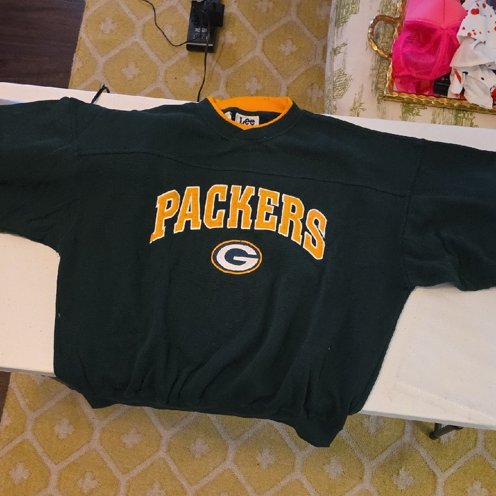 Lee Men's Green Crewneck Sweater with Gold Accents